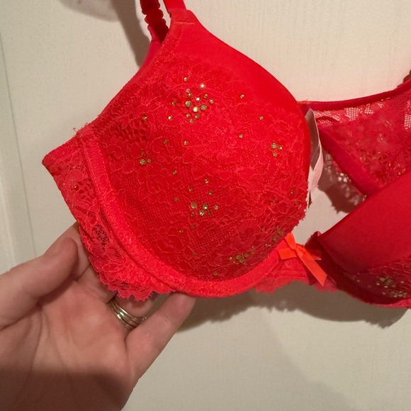 Victoria's Secret pink rhinestones Lace Bra - Picture 3 of 5